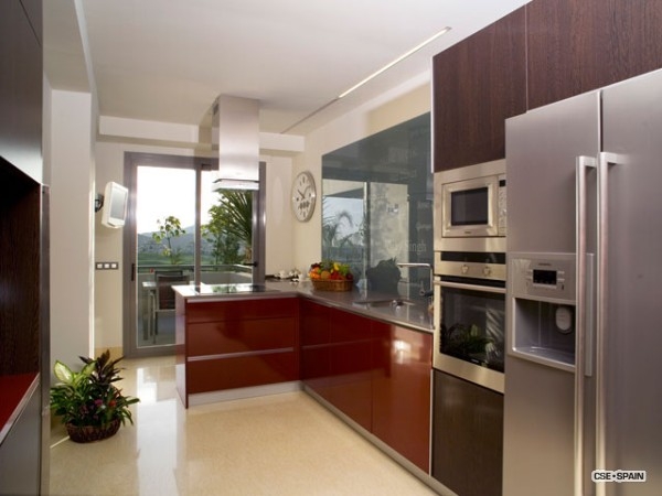 http://www.costadelsol-estates.com/fotos/propiedades/10/Foto12.jpg