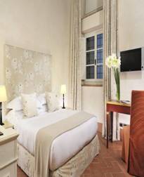 http://www.castellodelnero.com/d/castellodelnero/media/Rooms_and_Suites/__thumbs_802_533_crop/Castello_del_Nero_-_Classic_Room_208.jpg