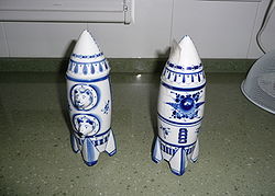 http://upload.wikimedia.org/wikipedia/commons/thumb/6/67/GzhelRockets.jpg/250px-GzhelRockets.jpg