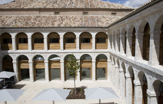 Vista exterior del Parador de Alcalá de Henares