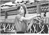 http://upload.wikimedia.org/wikipedia/commons/thumb/4/46/Bundesarchiv_Bild_09-003%2C_Sekund%C3%A4rrohstoff-Spinnerei_Werdau.jpg/180px-Bundesarchiv_Bild_09-003%2C_Sekund%C3%A4rrohstoff-Spinnerei_Werdau.jpg