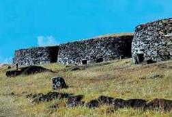 http://www.otsi.cl/otsi/turismoreceptivo/traslados/isladepascua/imgs_idp/orongo.jpg