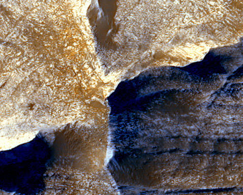 Более крупный фрагмент кадра, расположенного под заголовком (фото NASA/JPL-Caltech/Univ.of Arizona).