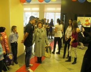 http://*****/images/oktibr/15%20oktabr/den%20ychitel.JPG