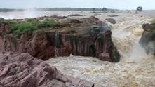 http://ak0.picdn.net/shutterstock/videos/1440070/preview/stock-footage-raneh-falls-during-monsoon-period-india.jpg