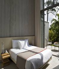 http://i2.bookcdn.com/data/Photos/OriginalPhoto/164/16480//Hotel-Sezz-Saint-Tropez-photos-Room.JPEG
