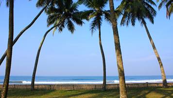 http://www.bluewatersrilanka.com/images/about/Blue_Water_Hotel_About_2.jpg