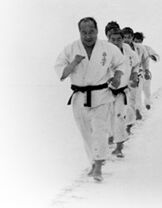 http://*****/i/media/oyama/Biography/01.jpg
