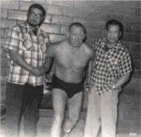 http://*****/i/media/oyama/Biography/15.jpg