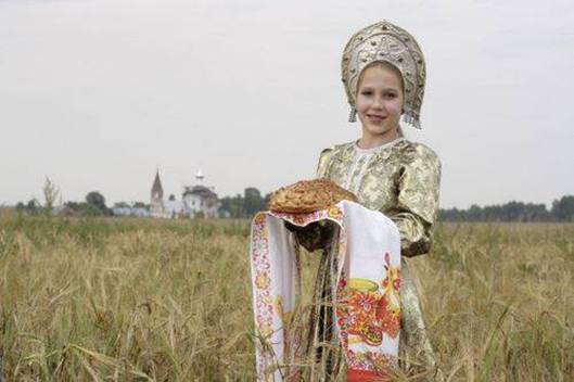 C:\Users\Тимур\Downloads\Peasantgirlwbread.jpg