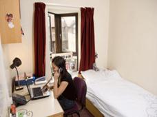 http://*****/pics_2006/Bournmouth_University/BU/Student_Bedroom.gif