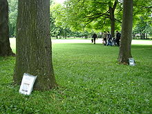 http://upload.wikimedia.org/wikipedia/commons/thumb/e/e4/BookcrossingLyon.jpg/220px-BookcrossingLyon.jpg
