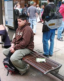 http://upload.wikimedia.org/wikipedia/commons/thumb/2/20/BookCrossingBefore.JPG/220px-BookCrossingBefore.JPG