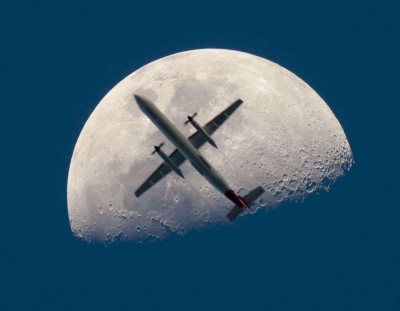 https://sites.google.com/site/atronomolimpiada/_/rsrc//dist78/moonplane_thomas.jpg?height=311&width=400