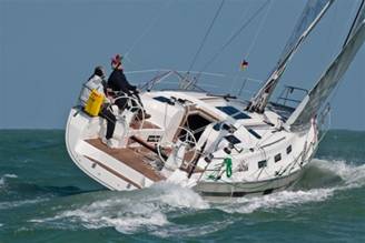 http://www.bavaria-mallorca.com/media/gallery/11_yacht_bavaria_40vs40s_0494.jpg