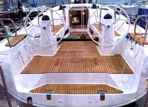 http://www.bavaria-mallorca.com/media/40_Cruiser/Cr40S-5_Cockpit.JPG