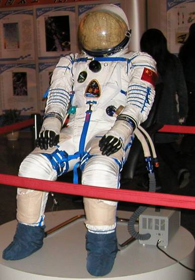 http://upload.wikimedia.org/wikipedia/commons/b/b3/Yang_Liwei_space_suit.JPG
