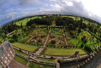Drummond_Castle_Gardens_-_geograph.org.uk_-_1510170.jpg