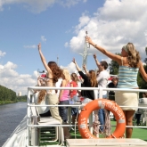 http://www.vodohod.com/small-boats/motorships/120/temp_165_165_vodohod-3.jpg