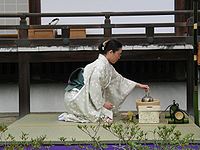 http://upload.wikimedia.org/wikipedia/commons/thumb/a/a7/Tea_ceremony_performing_2.jpg/200px-Tea_ceremony_performing_2.jpg