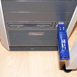 Das Bild zeit den Klimalogger an der USB- Buchse eines PC