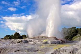 G:\Pictures\New Zealand Mark II\Itinerery Images\Rotorua\Tepuia\Pohutu 1 8.2-5.5.jpg
