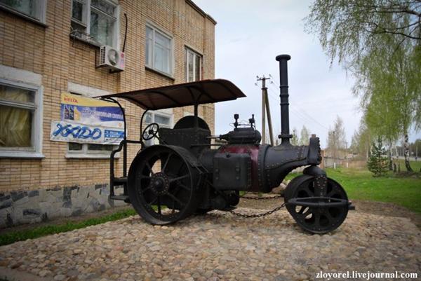 Описание: Памятники дорожным каткам