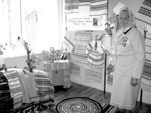 Поліська майстриня розповідає про техніку поліського серпанку