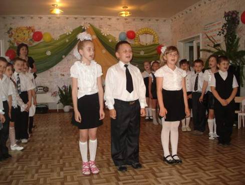 D:\Фотки\1 клас, 2н.р\Прощавай 1 кл. Свято Букваря\Свято Букваря. Прощавай 1 клас\DSC02343.JPG