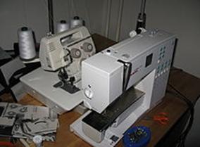 220px-Sewing_machines