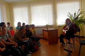 http://www.adm-ardatov.ru/file/kyltyra/Image/%D1%81%D0%BE%D0%BB%D1%8C%D0%BD%D1%8B%D0%B9_%D0%BA%D0%BE%D0%BD%D1%86%D0%B5%D1%80%D1%82_%D0%91%D0%B0%D1%87%D1%83%D1%80%D0%B8%D0%BD%D0%BE%D0%B9_%D0%95.%D0%92..JPG