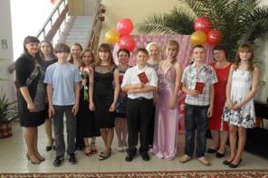 http://www.adm-ardatov.ru/file/kyltyra/Image/%D0%92%D1%8B%D0%BF%D1%83%D1%81%D0%BA%D0%BD%D0%B8%D0%BA%D0%B8_%D0%B8_%D0%BF%D0%B5%D0%B4%D0%B0%D0%B3%D0%BE%D0%B3%D0%B8.JPG