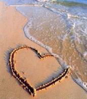 http://www.lessablesdolonne.com/lessablesdolonne/images/Image/coeur_plage.jpg