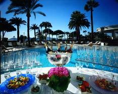 X:\Images Hotels\Martinez\Piscine Champagne.JPG