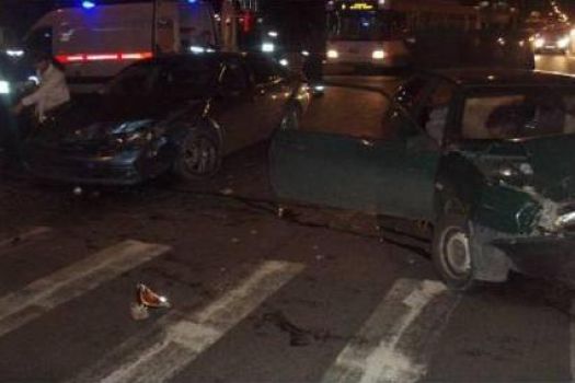 Ночью в Белгороде столкнулись два автомобиля — один человек в больнице