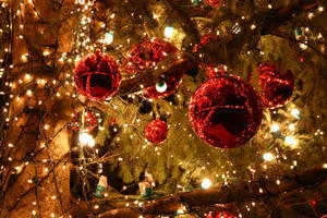 http://img.over-blog.com/300x200/2/40/90/83/noel_boules_guirlandes.jpg