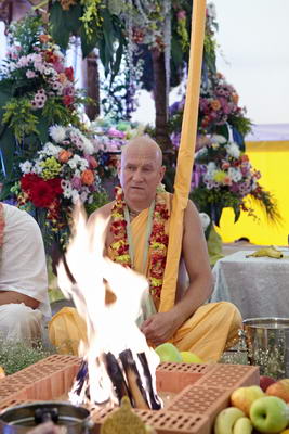 http://www.krishna.ru/images/stories/vedaart/2010/june/Brahmotsava/_mg_2595_1.jpg