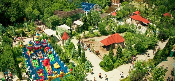 http://www.planetofhotels.com/sites/default/files/styles/attractionimageoriginal/public/yalta-zoo_1_0.jpg