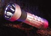 Боевой фонарь M6 Millennium Magnum фирмы SureFire на 6 литиевых батарей 123А. Фото с сайта www.surefire.com