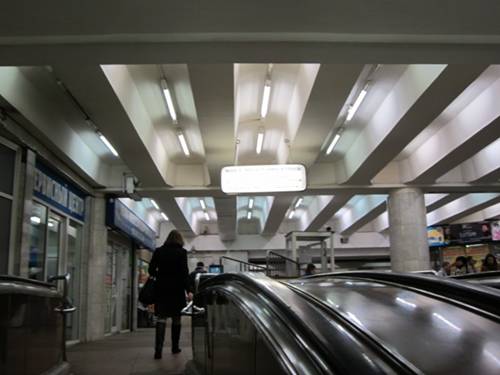 Выход в город со станции метро Тверская с эскалатора налево, в переход, по переходу прямо и налево