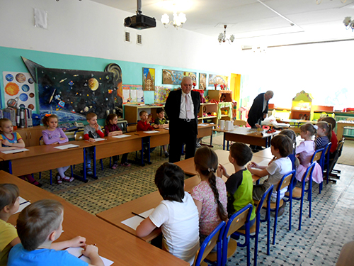 http://detsad5-teremok.ru/images/stories/hudoghniki/DSCN3253.JPG