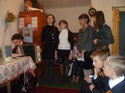 http://school2svetyi.ucoz.ru/12/2012-2013/v_gostjakh_u_veterana.jpg