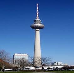 267px-Berlin_Fernsehturm_2005.JPG