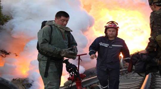 Тушить горящий фосфор они начали обычной водой
