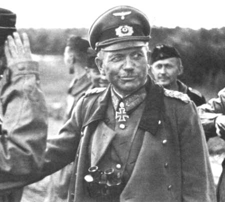 http://www.hrono.ru/img/vov/guderianvpole.jpg