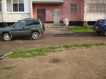 H:\СМИРНОВА\ФОТО\2013г\субсидии\дворы\Ударная,6,12\DSC06875.JPG