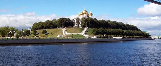 640px-Yaroslavl-strelka.JPG