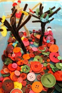 fall themed quiet bin activity for preschoolers and toddlers