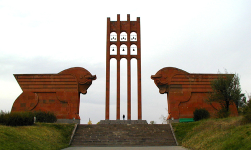 http://yerevantour.com/Sights/sardarapat.jpg