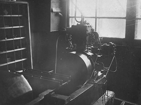 46 1-я действующая установка моторной лаборатории МАИ Адон 8 лош. сил. 1932г (сарай).jpg